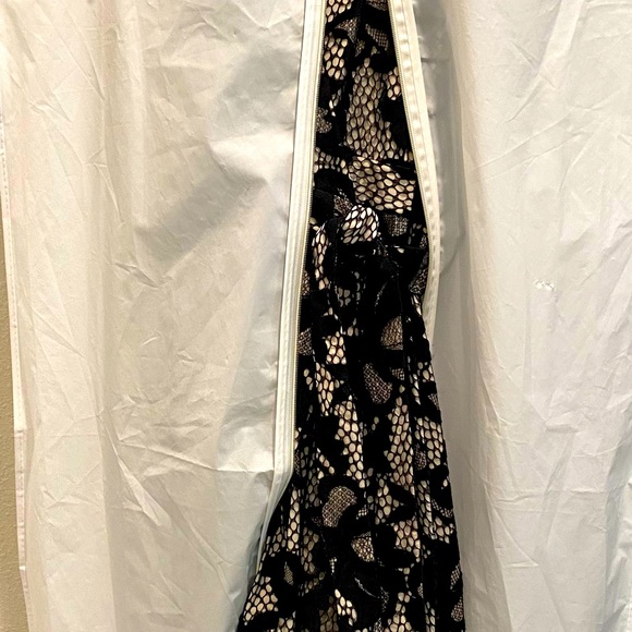 New w/ garment bag Diane Von Furstenberg evening/cocktail, black lace,wrap dress - Picture 9 of 9